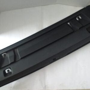 PROTECCION MODERADO DEL MALETERO Q3 ORIGINAL RF:8U08B4483K